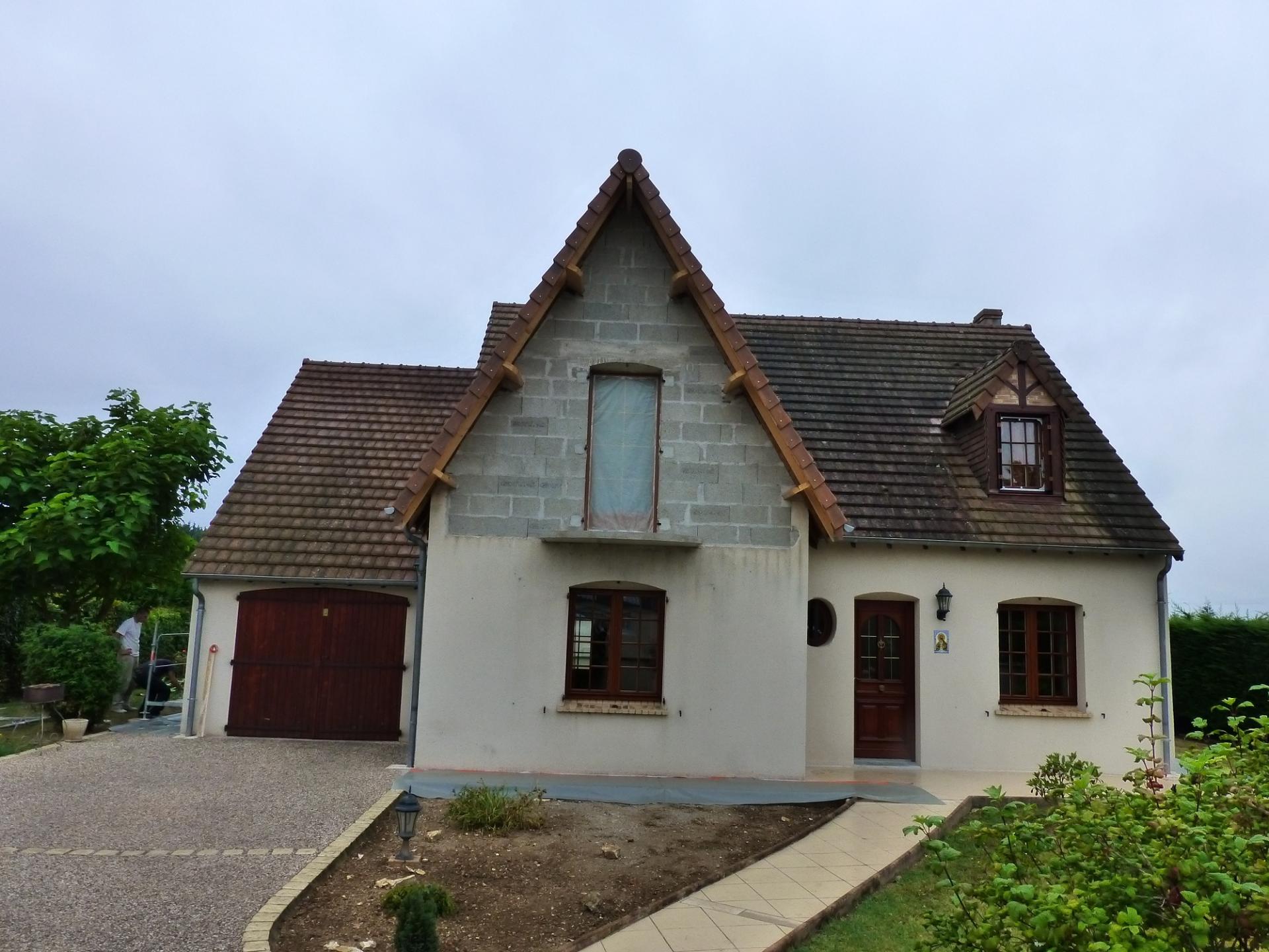 Rénovation enduit-pierres-boiseries à NAZELLES - Avant